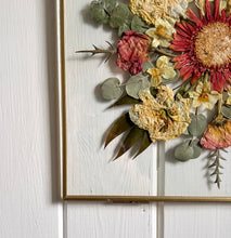Load image into Gallery viewer, Gerbera Mandala Pressed Flower Frame