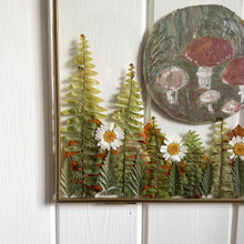 Load image into Gallery viewer, Hand painted &#39;Foraging&#39; Pressed Flower Frame
